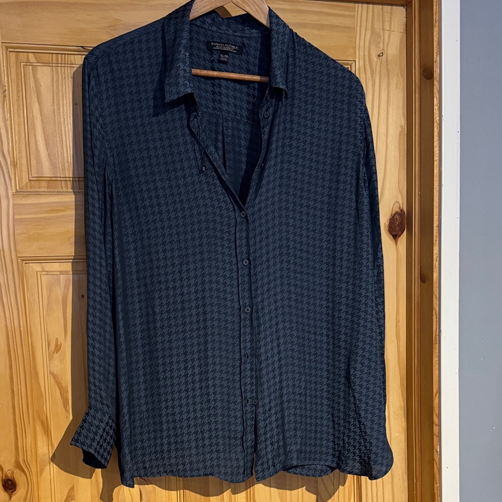 Banana Republic Charcoal Houndstooth Button-Down Blouse